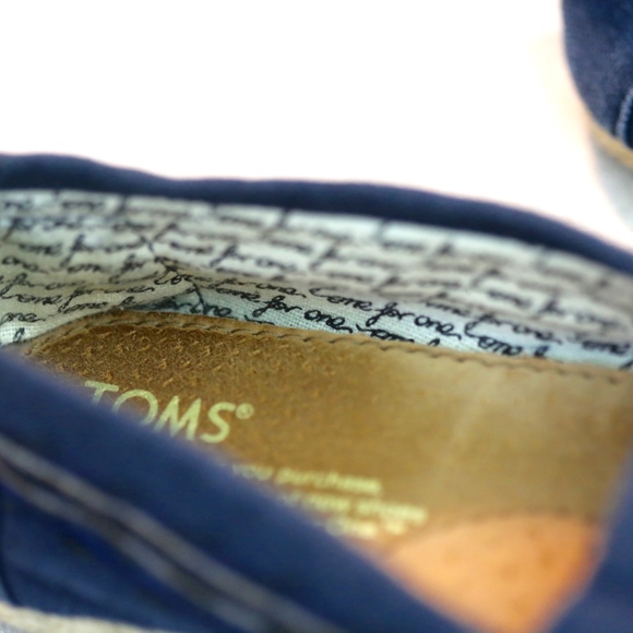 Navy Blue Toms size 6 new condition - Picture 6 of 8